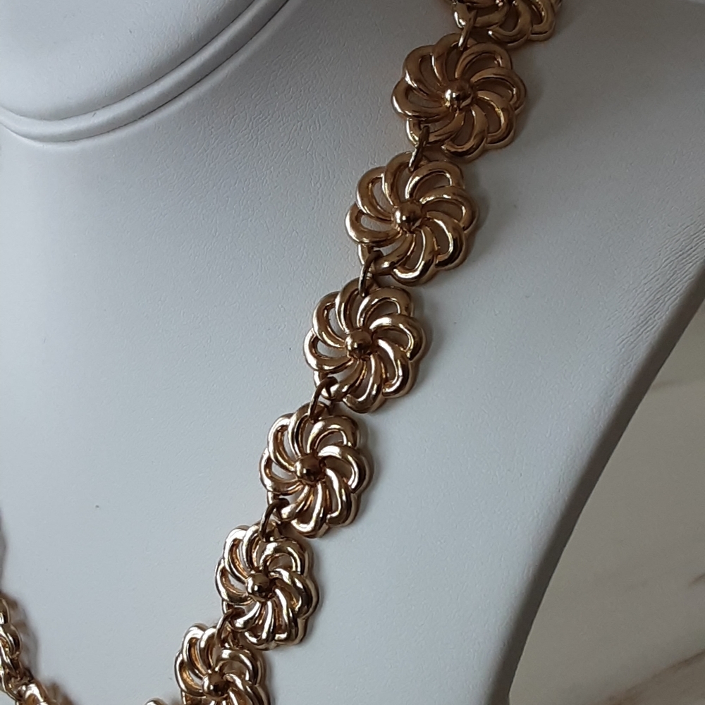 VTG LIZ CLAIBORNE FLORAL LINK GOLD TONE NECKLACE 18" - Picture 2 of 5